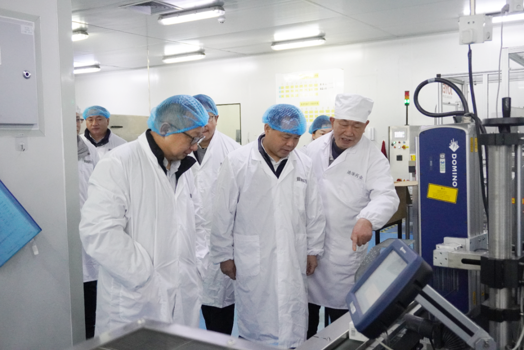 【企业新闻】重庆市万州经开区党工委副书记、管委会主任，区政府党组副书记钟涛一行莅临中国尊龙官方药业考察调研